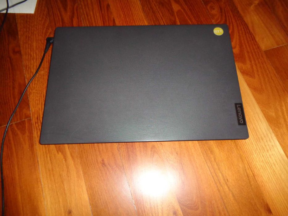 vind laptop LENOVO  V 15  I7