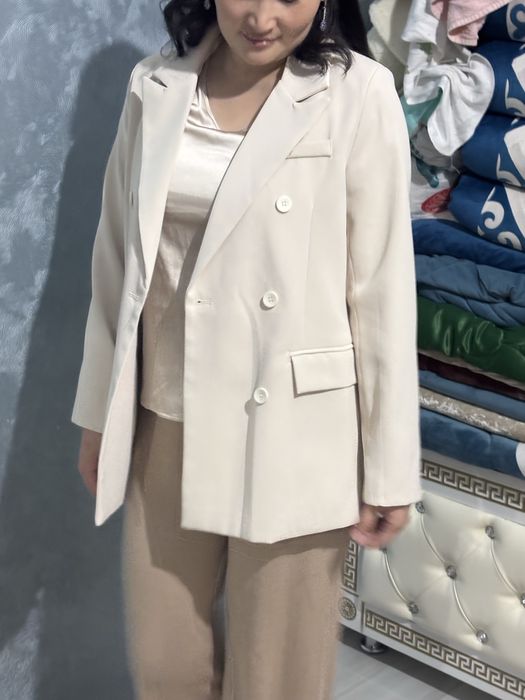 Продаеться новые одежды