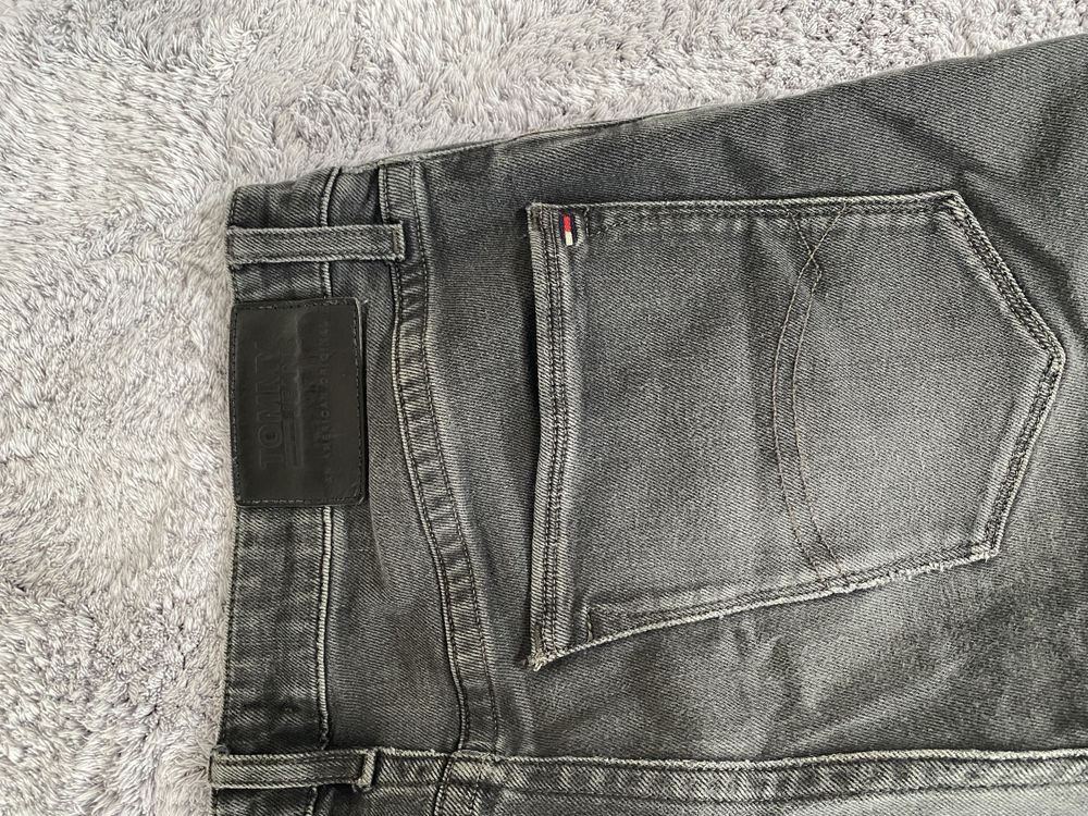Blugi Tommy Hilfiger W33 L32 model Simon skinny