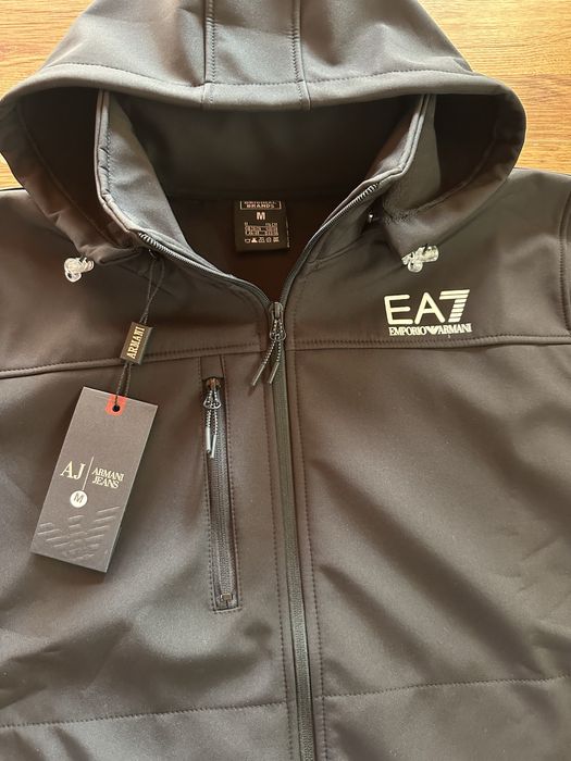 Мъжко,черно НЕПРОМОКАЕМО яке Armani с топла подплата