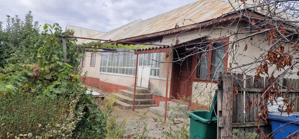 Casa + 1900 metri pătrati