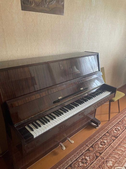 Пианино "Лирика" б/у