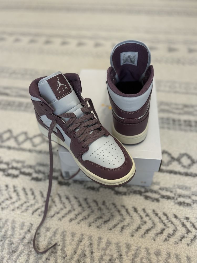 Adidasi dama Jordan