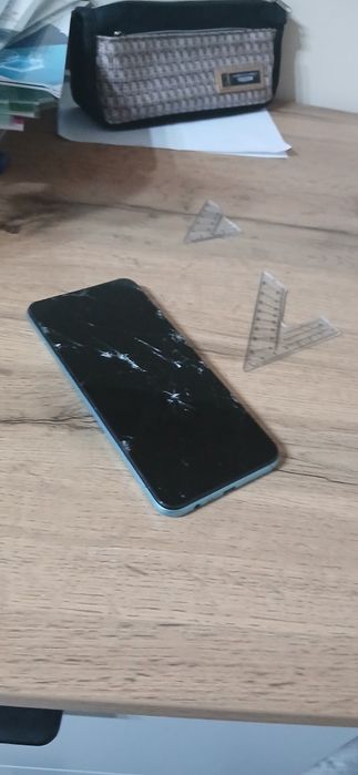 Продам телефон реалии модель незнаю