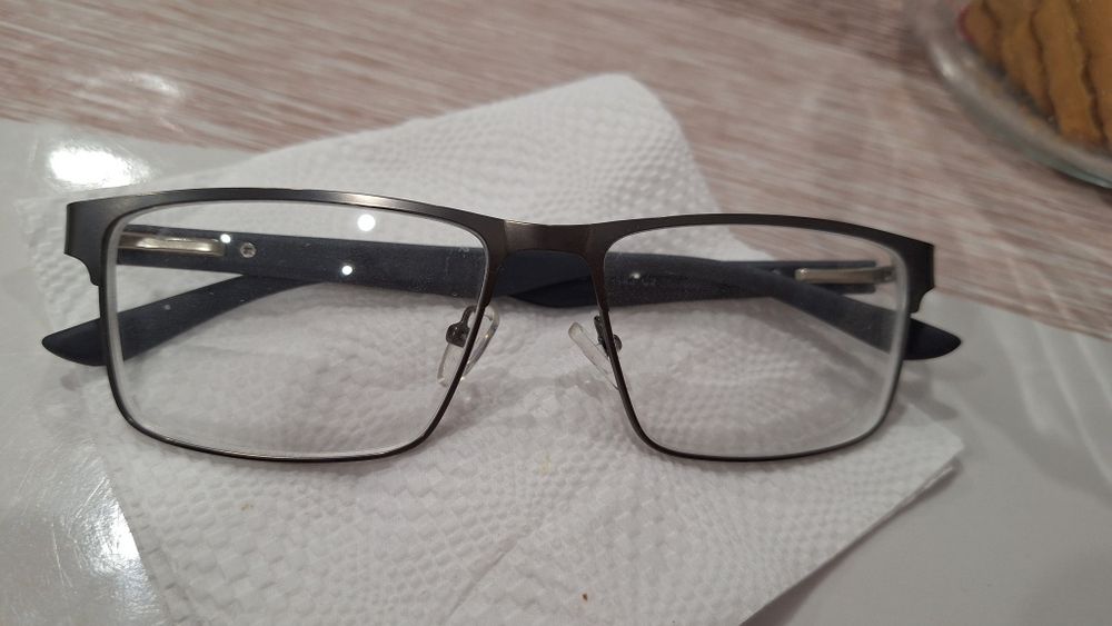 Продам очки для зрения.