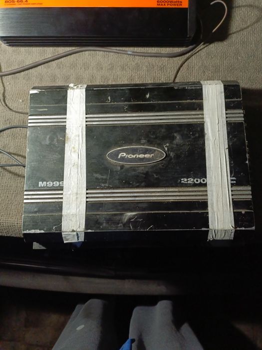 Продам 2 усилителя один пионер и блаупункт.