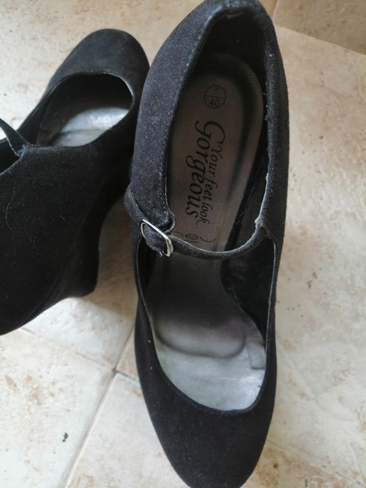 Велурени обувки на платформа. Черни, удобни, стилни