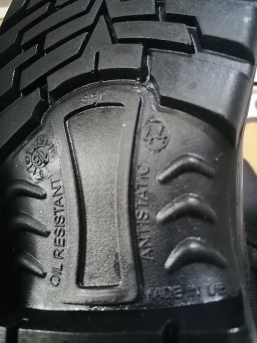 Bocanci bărbați din piele