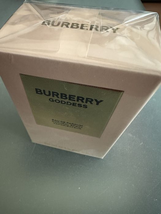 Apa de parfum Burbery Godess 50ml pret fix
