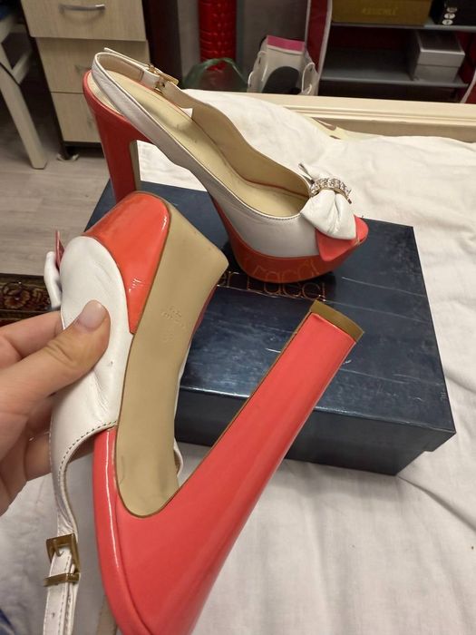 Продаются босоножки от гучи