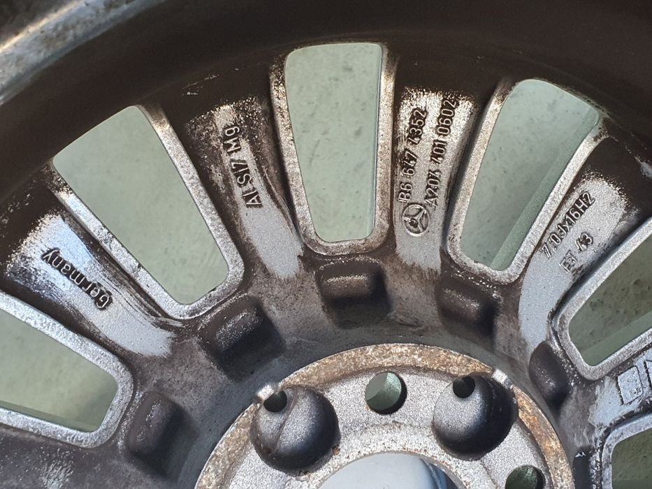 Vand Jante Mercedes pe 16.