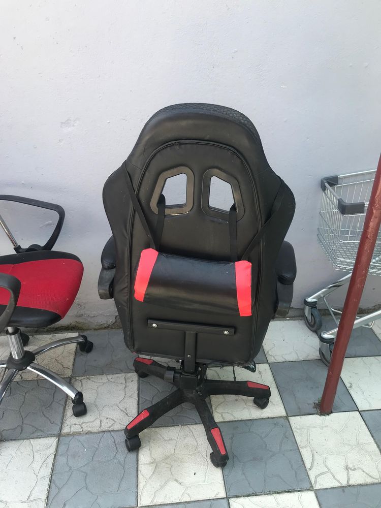 Scaun de birou aproape nou