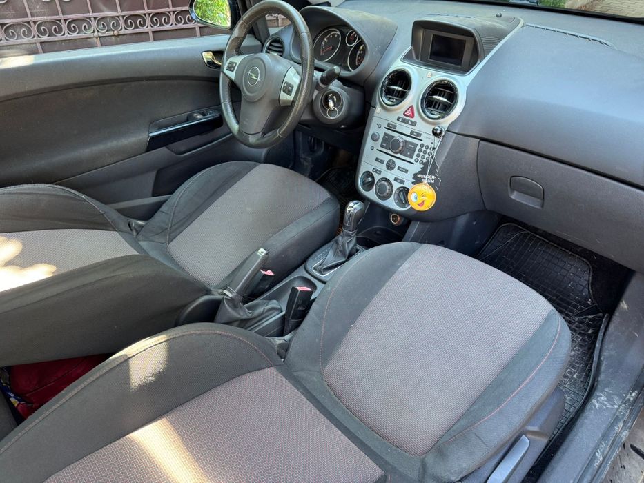 Opel corsa Automat  GPL panoramic xenon  GPL