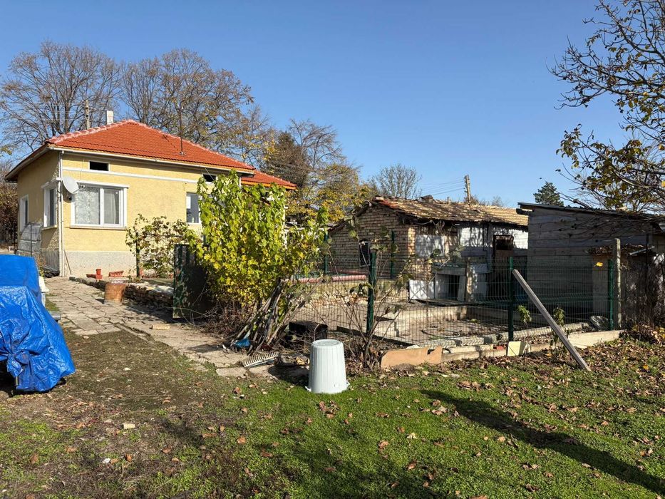 Продава се къща с.Макариополско