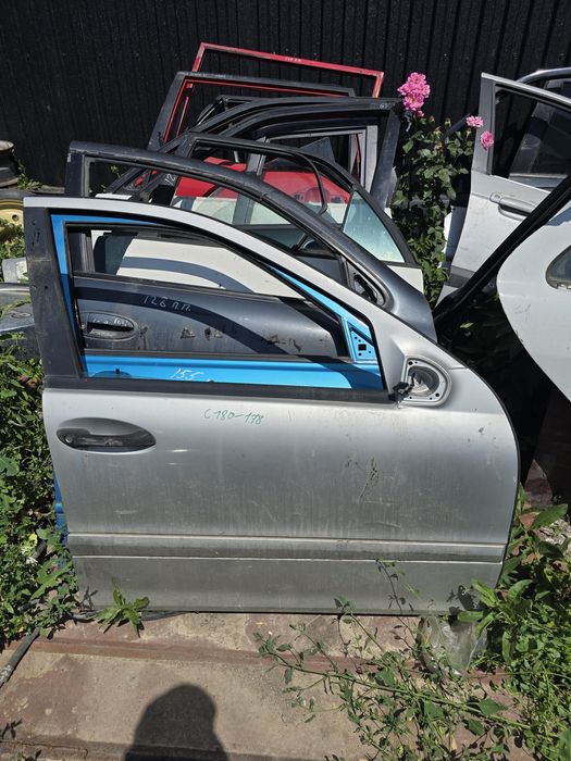 Дверь передняя правая Мерседес Мерс цешка 203 с180 Mercedes w203 c200