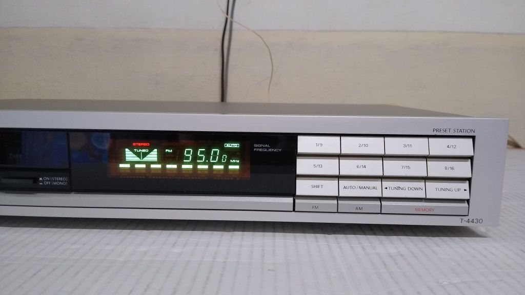 Tuner Onkyo T-4430