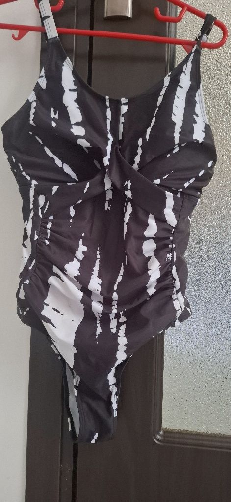 Costume de baie noi