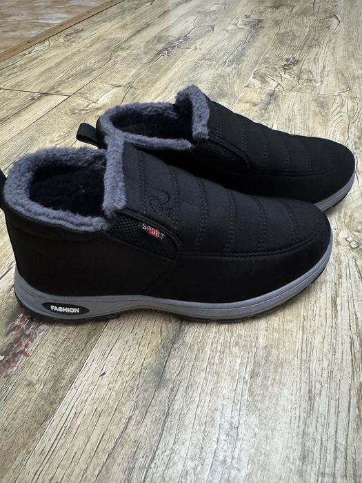 Подростковая, мужская обувь. На осень-зима. Размер 39-40. Новые.