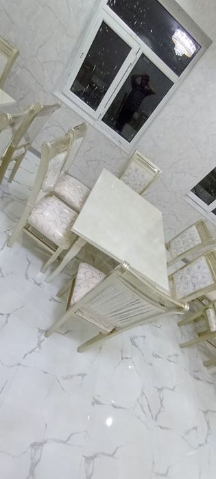 Парламент стол стул