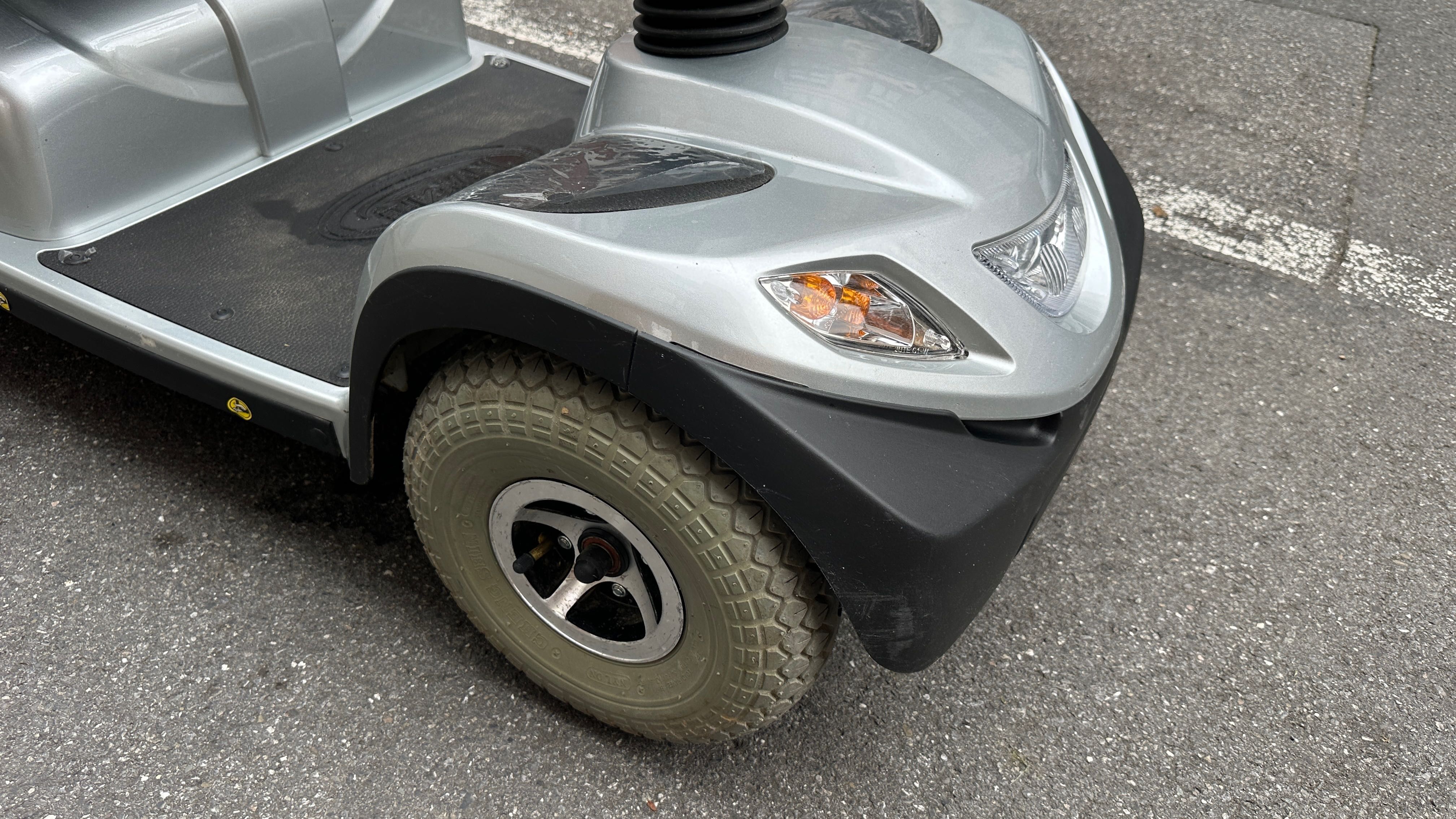 Scooter, cărucior electric, mobilitate redusa / handicap locomotor
