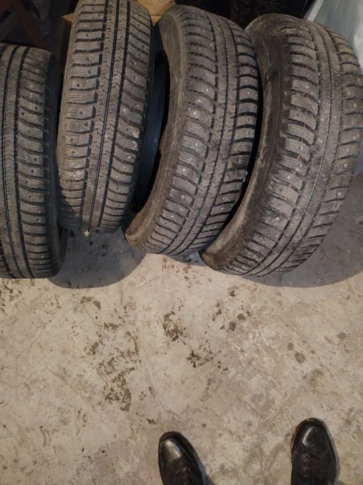 Продам комплект зимней резины р14
