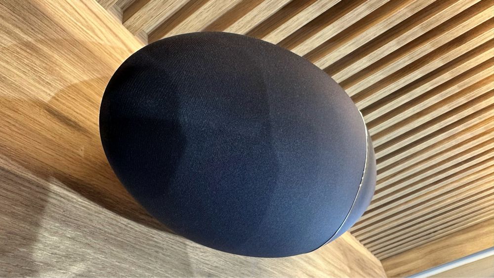 Bowers & Wilkins Zeppelin - конвертиран в Bluetooth