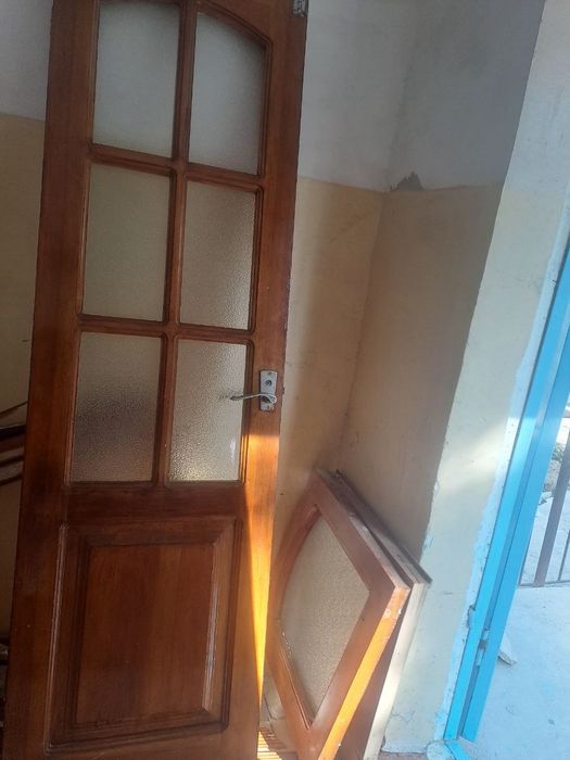 продоются   комнатные  двери  в  хорошем  в  состоянии