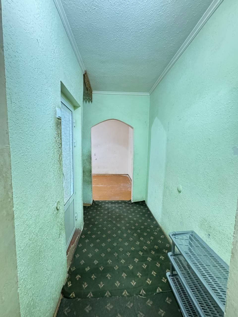Продаётся квартира Чиланзар 2 2в3/4/4. Дом вдоль дороги