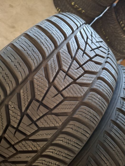 2 Anvelope de iarnă  225 40 r20 Hankook