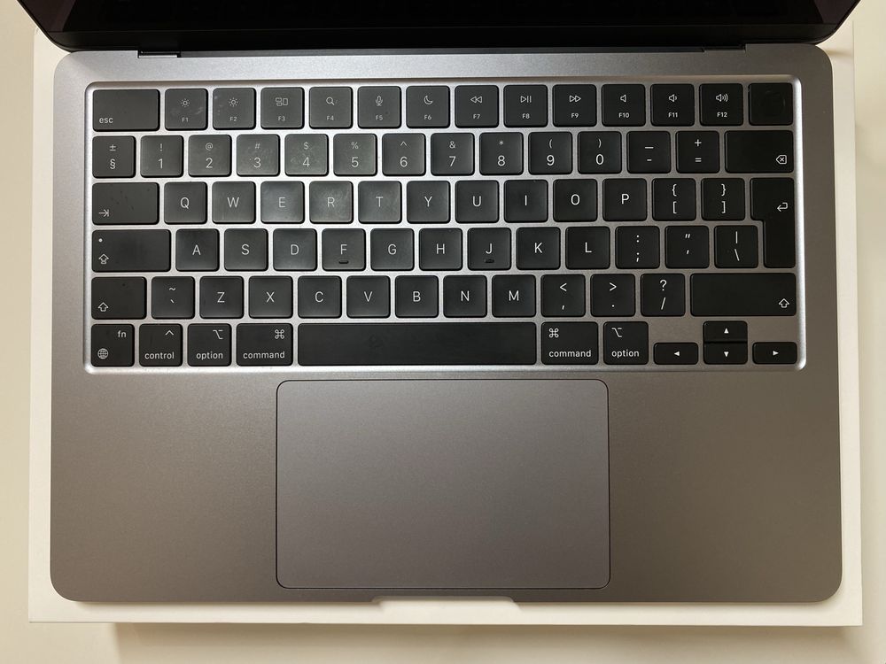 MacBook Air M2 (2022) | Отлично състояние | Активна гаранция