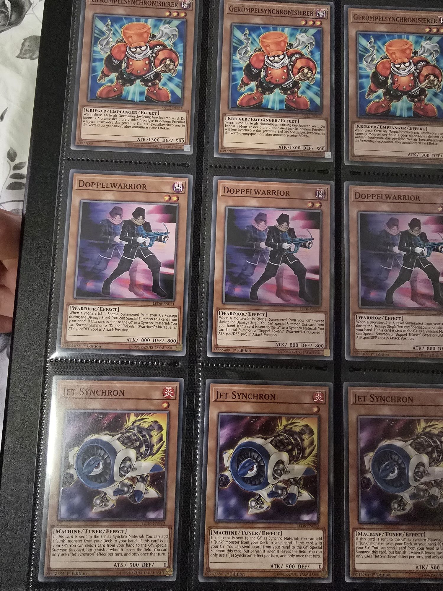 Yu-Gi-Oh! карти.