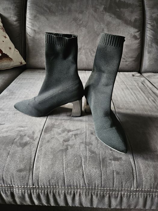 Дамски боти с еластичен ботуш
