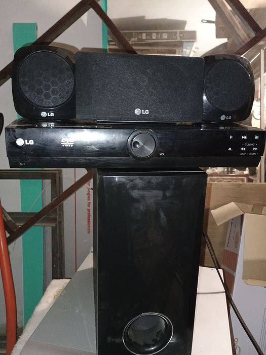 Домашний кинотеатр LG.