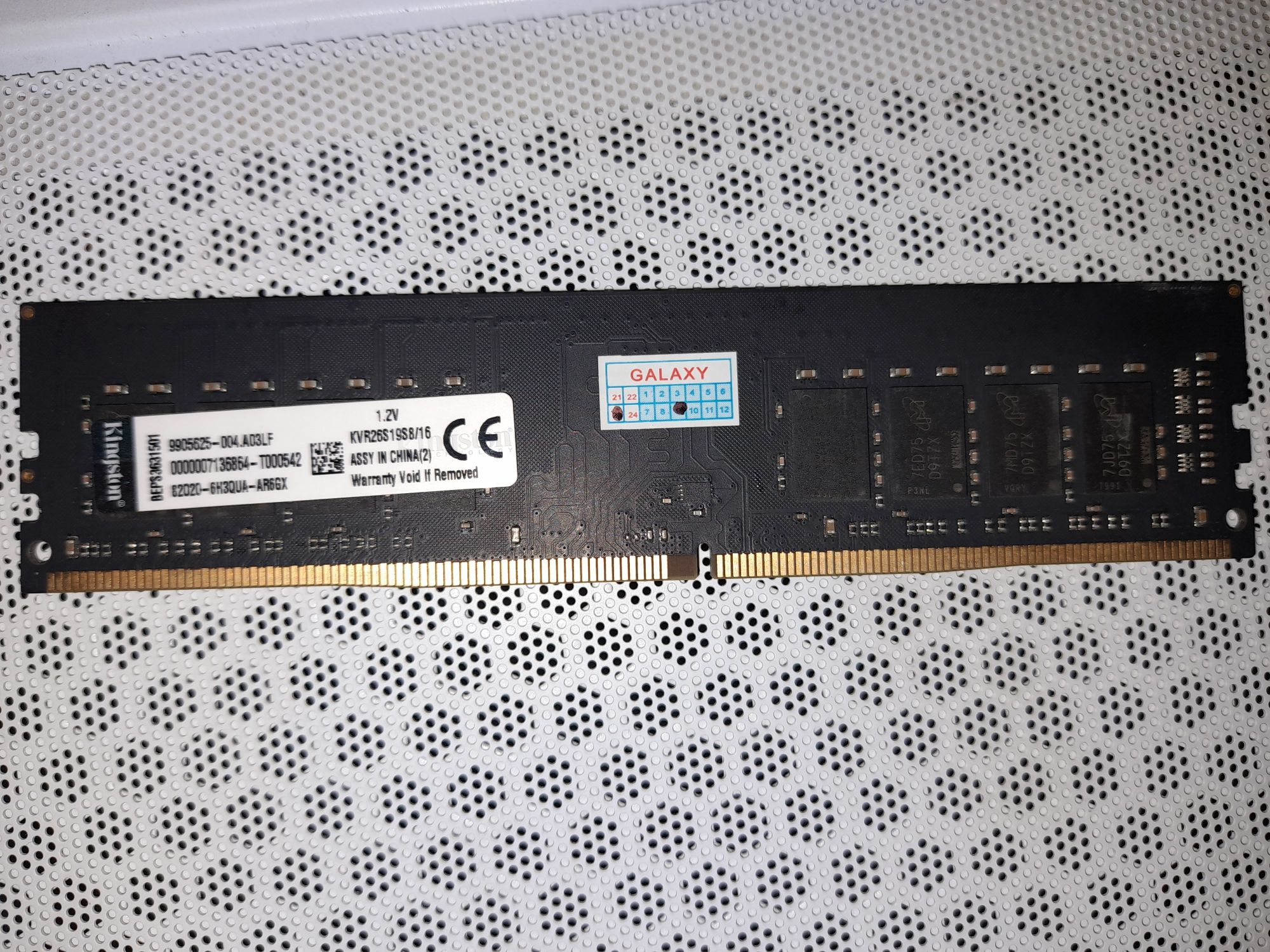 Продам оперативную память Kingston DDR4 16Gb (2666)