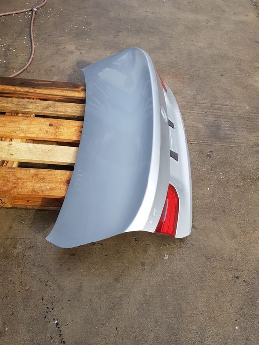 Capota portbagaj BMW F30 argintiu.