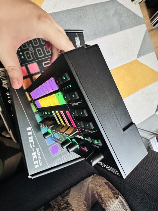 Roland MC 101 groovebox