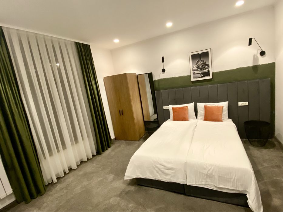 Vand pensiune 8 camere in centru