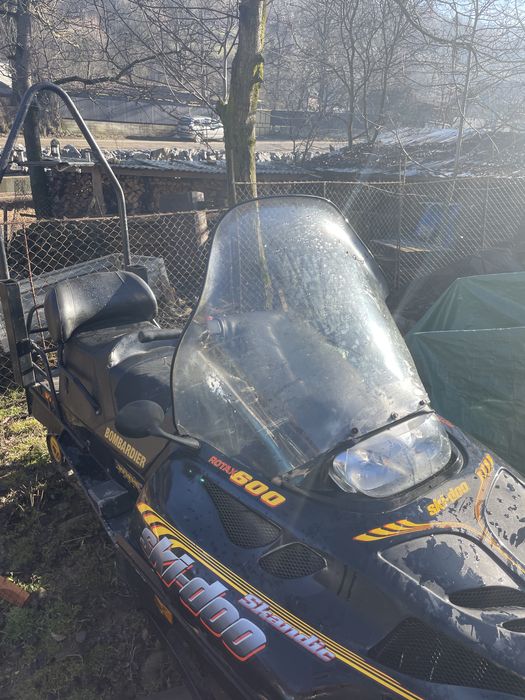 Snowmobil  bombardier can am  600 cm