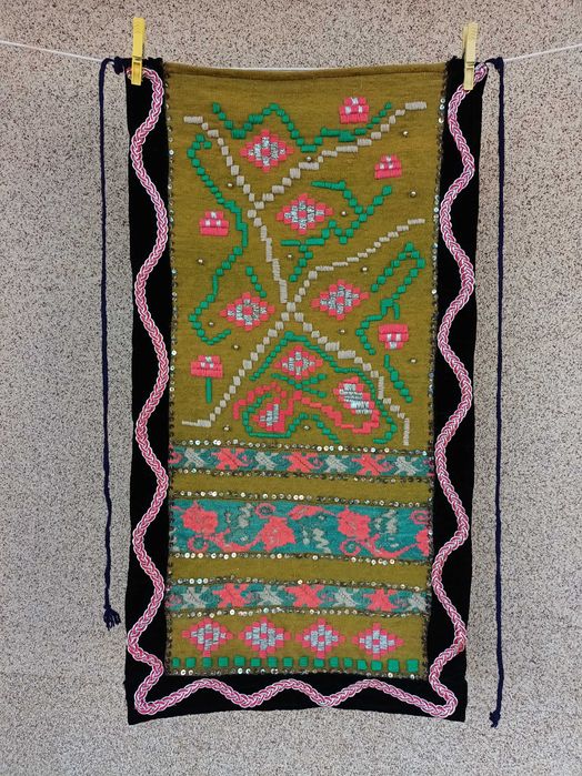 Автентични престилки за национална носия.