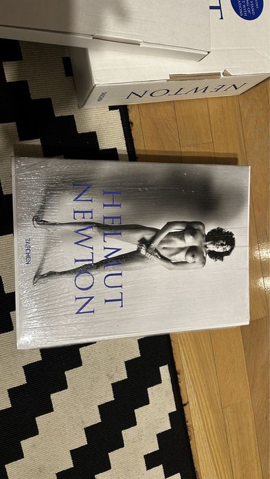 Taschen - Helmut Newton SUMO XL Box (carte, stand, brosura)