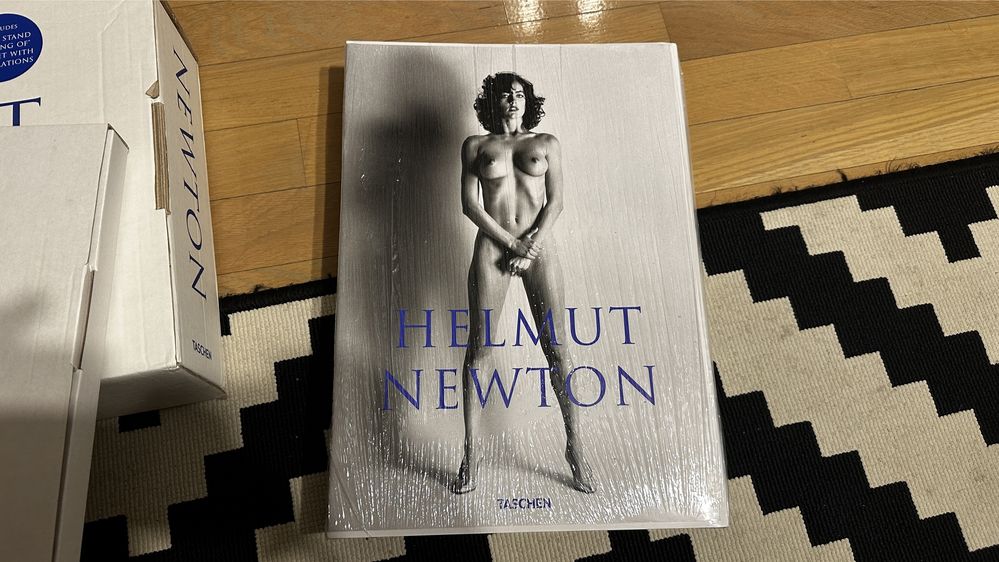 Taschen - Helmut Newton SUMO XL Box (carte, stand, brosura)