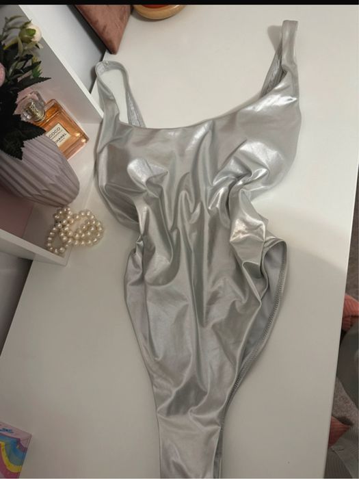 Costum de baie argintiu