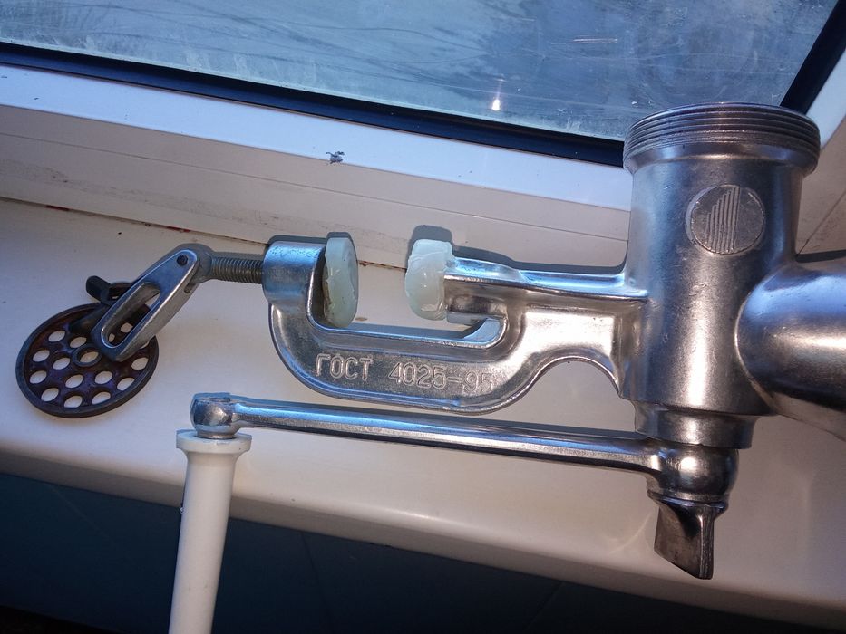 Мясорубка классическая.