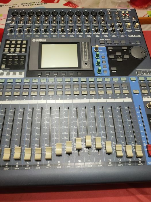 Vând Mixer Yamaha 01v 96