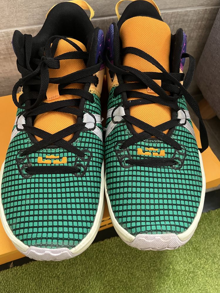 Nike Lebron Witness 7