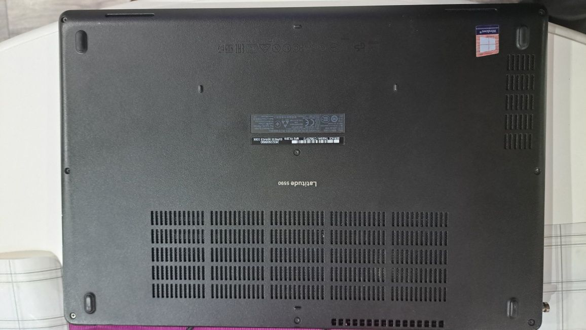 Лаптоп Dell Latitude 5590