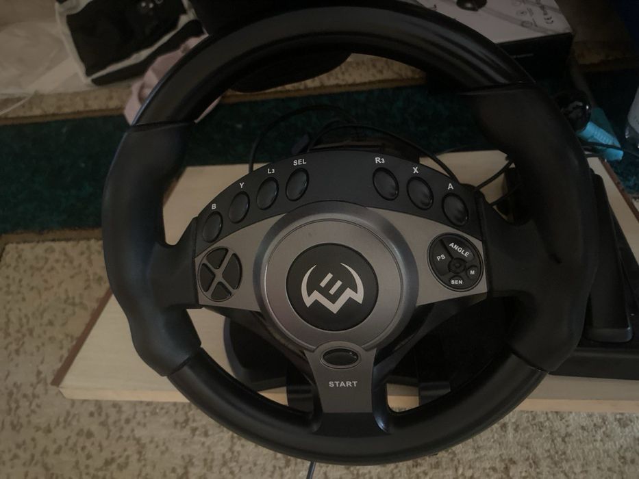 Руль игровой в идеальном состояний