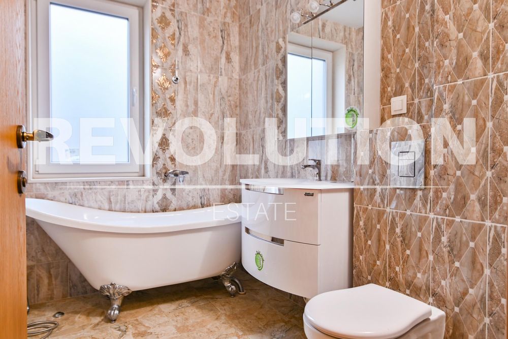 Дава се под наем Четиристаен апартамент в София, Изток - 180 кв.м за 1500 € - Снимка #7