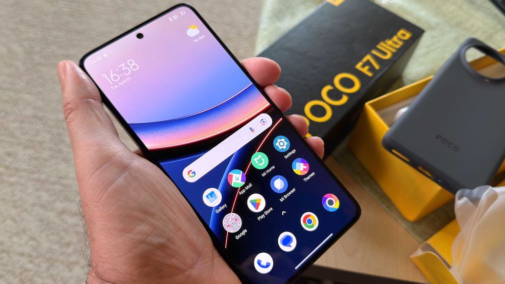 Vând POCO F7 Ultra stare impecabilă, în cutie cu încărcător 120W