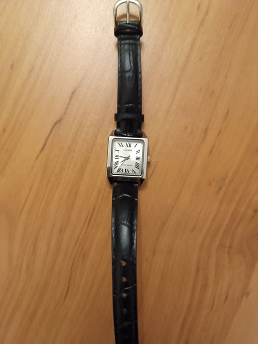 Елегантен дамски часовник Casio с батерия